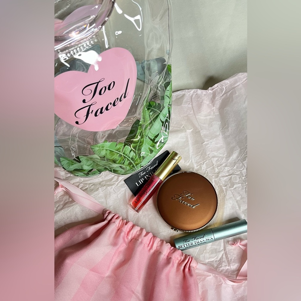 TooFaced Beach to the Streets BeachBag with Beauty Essentials Includes FULL SIZE
